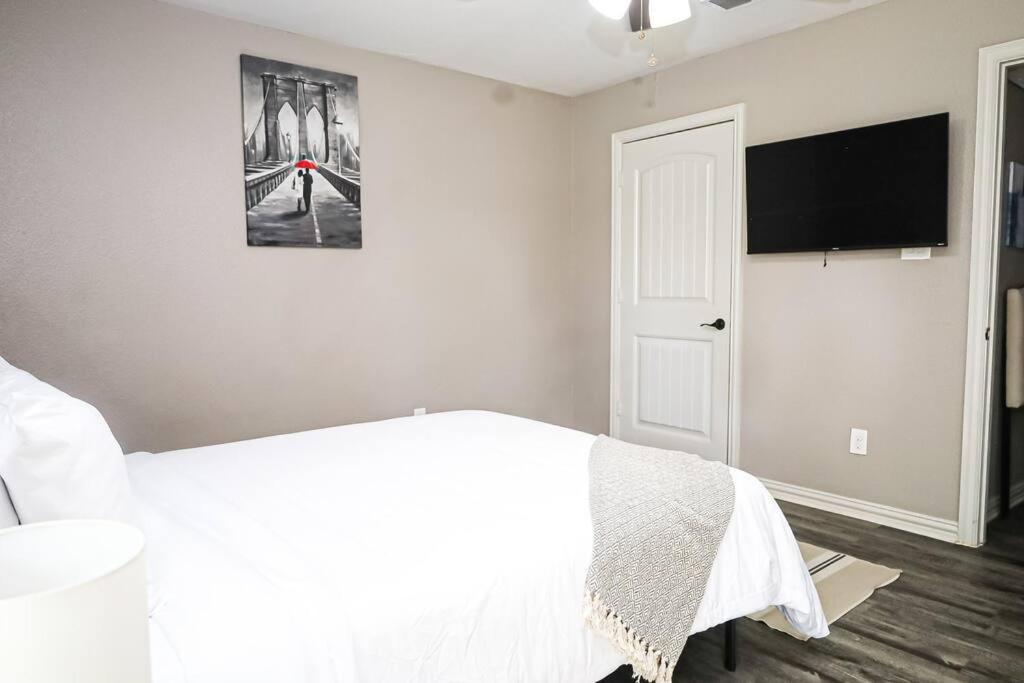 Comfy Two-Bedroom Apartment In Arlington Ngoại thất bức ảnh