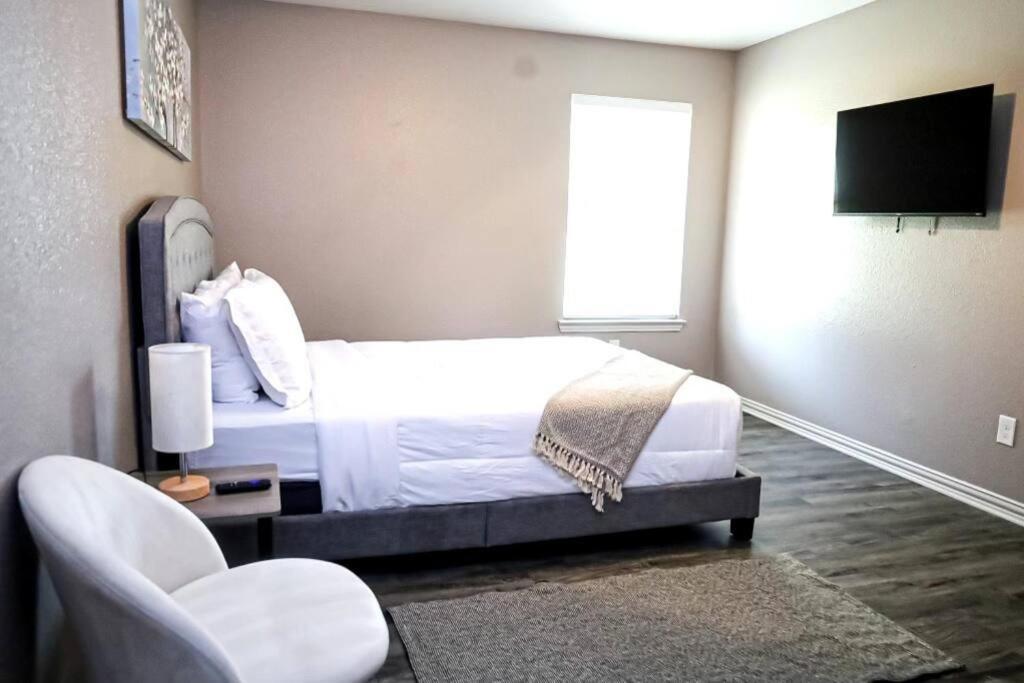 Comfy Two-Bedroom Apartment In Arlington Ngoại thất bức ảnh